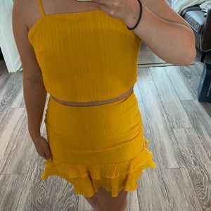 Open for pics! Two Piece Yellow linen tank+skirt